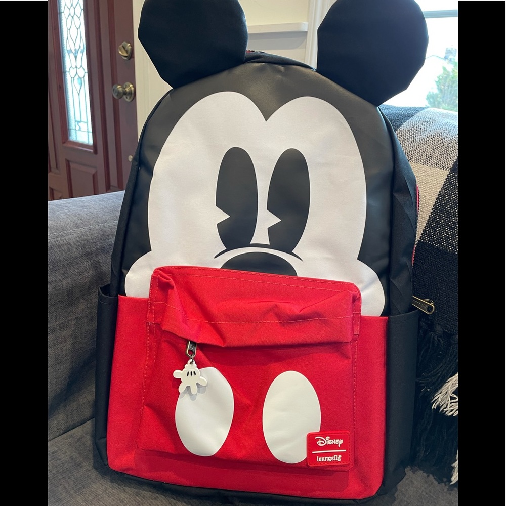 SOLD OUT Mickey loungefly backpack Disney
